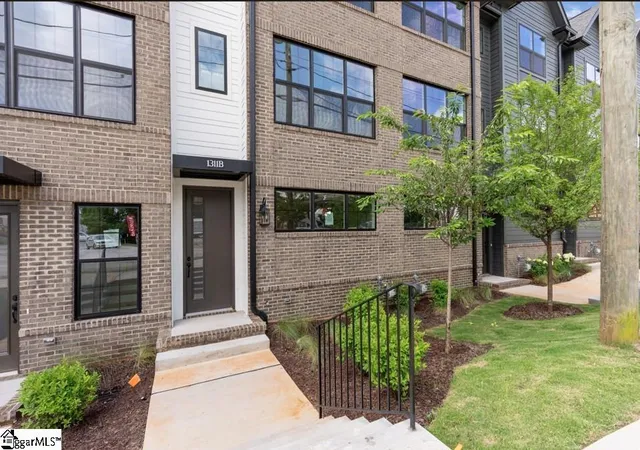 2nd image of 1305 Pendleton St #Unit B, Greenville, SC 29611 | MLS# 1589768