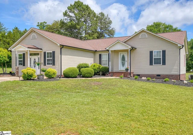 Photo 2 of Single family home for sale at 103 Cheyenne Ridge Trl, Campobello, SC 29322 | MLS# 1581944 | Listing updated on 2026-08-11