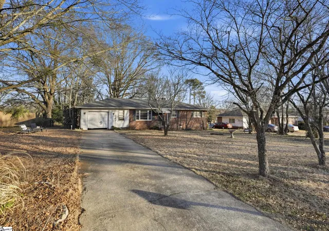 Homes for sale in Spartanburg, SC | 125 Foxhall Rd, Spartanburg, SC 29306 | MLS# 1582773
