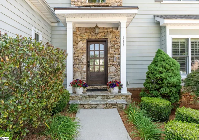 Photo 2 of Single family home for sale at 108 Mount Vista Ave, Greenville, SC 29605 | MLS# 1601122 | Listing updated on 2026-08-17