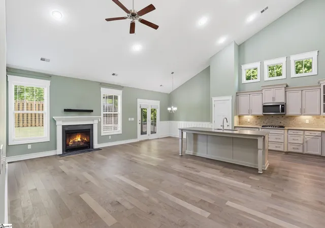 Photo 3 of Single family home for sale at 2 Ravencrest Ct, Simpsonville, SC 29680 | MLS# 1594169 | Listing updated on 2026-08-17