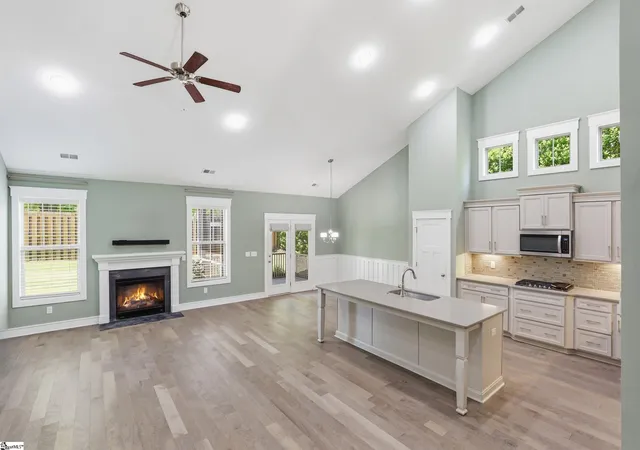 Photo 4 of Single family home for sale at 2 Ravencrest Ct, Simpsonville, SC 29680 | MLS# 1594169 | Listing updated on 2026-08-17