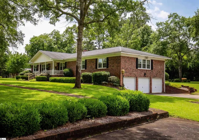 Photo 1 of Single family home for sale at 204 Pine St, Bamberg, SC 29003 | MLS# 1599329 | Listing updated on 2026-07-31