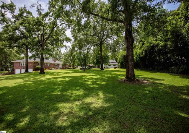 Photo 5 of Single family home for sale at 204 Pine St, Bamberg, SC 29003 | MLS# 1599329 | Listing updated on 2026-07-31