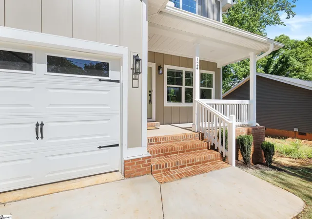 Homes for sale in Greenville, SC | 124 Cashmere Dr, Greenville, SC 29605 | MLS# 1591022