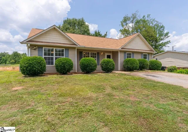 Homes for sale in Duncan, SC | 366 Edwards Rd, Duncan, SC 29365 | MLS# 1596422