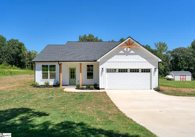Photo 1 of Single family home for sale at 366 E Boundary Dr, Spartanburg, SC 29303 | MLS# 1602108 | Listing updated on 2026-08-27