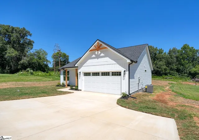 Photo 40 of Single family home for sale at 366 E Boundary Dr, Spartanburg, SC 29303 | MLS# 1602108 | Listing updated on 2026-08-27