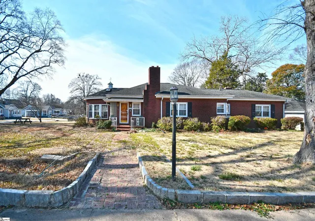 Photo 1 of Single family home for sale at 6 Beatrice St, Greenville, SC 29611 | MLS# 1582603 | Listing updated on 2026-09-16