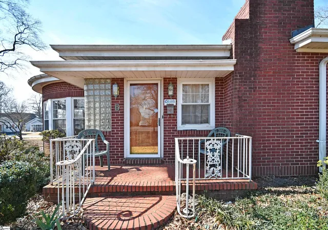 Photo 2 of Single family home for sale at 6 Beatrice St, Greenville, SC 29611 | MLS# 1582603 | Listing updated on 2026-09-16