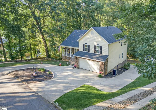Photo 1 of Single family home for sale at 705 N Almond Dr, Simpsonville, SC 29681 | MLS# 1601536 | Listing updated on 2026-10-01