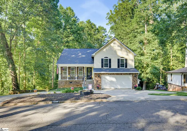 Photo 2 of Single family home for sale at 705 N Almond Dr, Simpsonville, SC 29681 | MLS# 1601536 | Listing updated on 2026-10-01