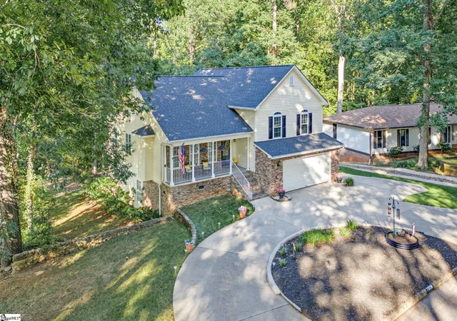 Photo 3 of Single family home for sale at 705 N Almond Dr, Simpsonville, SC 29681 | MLS# 1601536 | Listing updated on 2026-10-01
