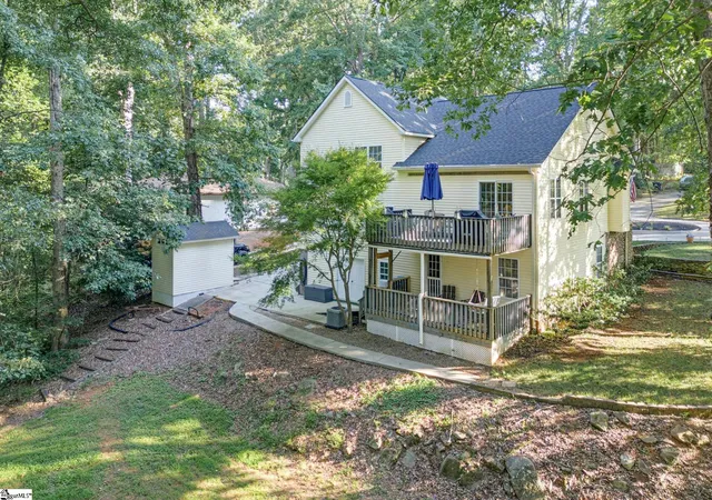 Photo 3 of Single family home for sale at 705 N Almond Dr, Simpsonville, SC 29681 | MLS# 1601536 | Listing updated on 2026-10-01