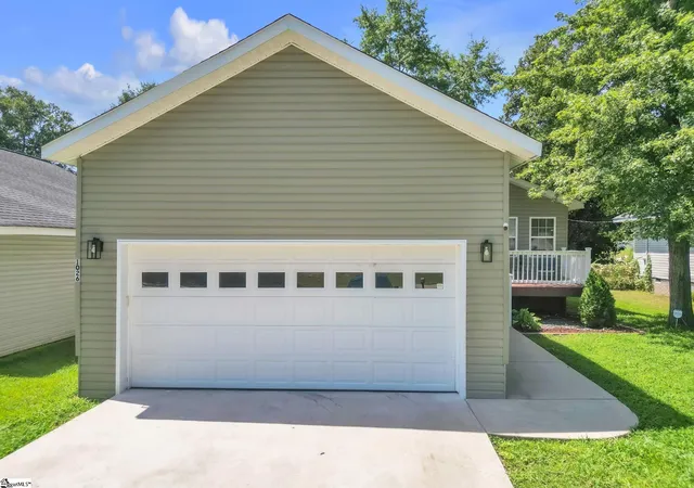 Photo 1 of Single family home for sale at 1026 Howard St, Spartanburg, SC 29303 | MLS# 1601573 | Listing updated on 2026-09-04