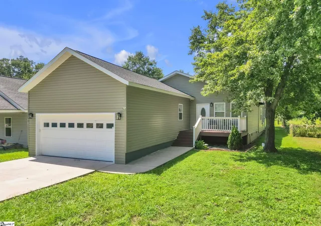 Photo 2 of Single family home for sale at 1026 Howard St, Spartanburg, SC 29303 | MLS# 1601573 | Listing updated on 2026-09-04