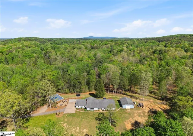 Photo 2 of Single family home for sale at 1318 Earls Bridge Rd, Easley, SC 29640 | MLS# 1589469 | Listing updated on 2026-08-25