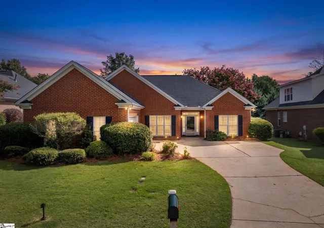 Photo 2 of Single family home for sale at 4 Windmill Wy, Greenville, SC 29615 | MLS# 1600123 | Listing updated on 2026-09-11