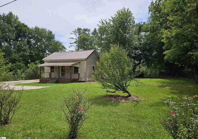 Photo 2 of Single family home for sale at 21684 E Sc 72 Hwy, Clinton, SC 29325 | MLS# 1599791 | Listing updated on 2026-08-06