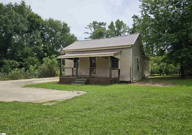 Photo 3 of Single family home for sale at 21684 E Sc 72 Hwy, Clinton, SC 29325 | MLS# 1599791 | Listing updated on 2026-08-06