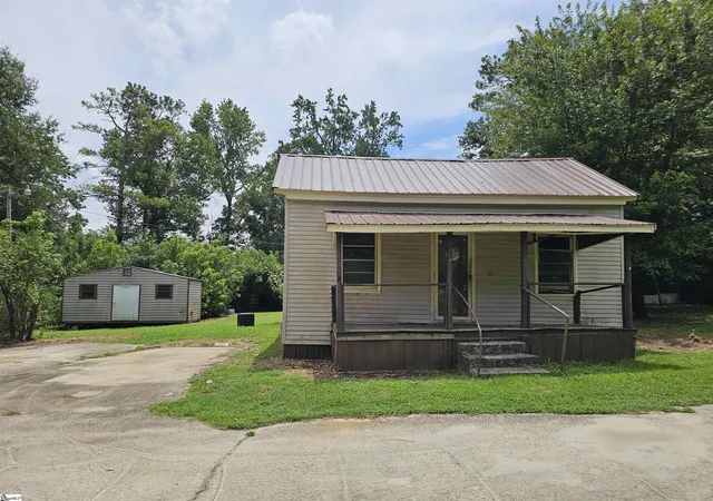 Photo 3 of Single family home for sale at 21684 E Sc 72 Hwy, Clinton, SC 29325 | MLS# 1599791 | Listing updated on 2026-10-05