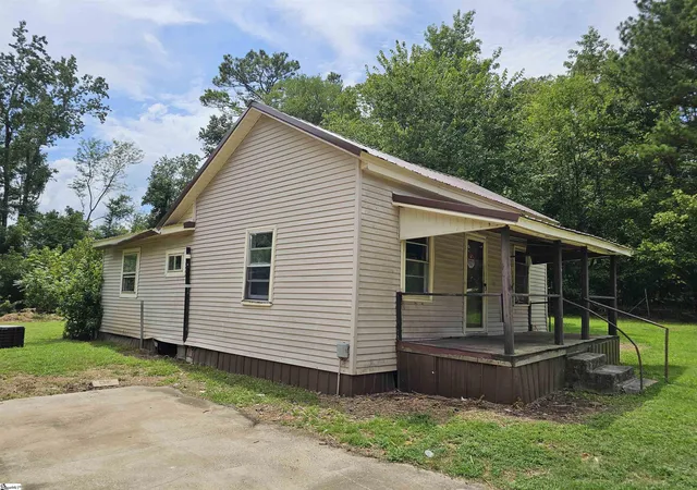 Photo 4 of Single family home for sale at 21684 E Sc 72 Hwy, Clinton, SC 29325 | MLS# 1599791 | Listing updated on 2026-10-05