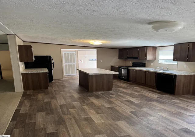 Photo 4 of Sale Pending at 21 Hughes Rd, Greenville, SC 29611 | MLS# 1596259 | Listing updated on 2026-09-21