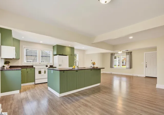 Photo 4 of Single family home for sale at 108 Mountain View Ave, Greer, SC 29650 | MLS# 1601550 | Listing updated on 2026-09-10