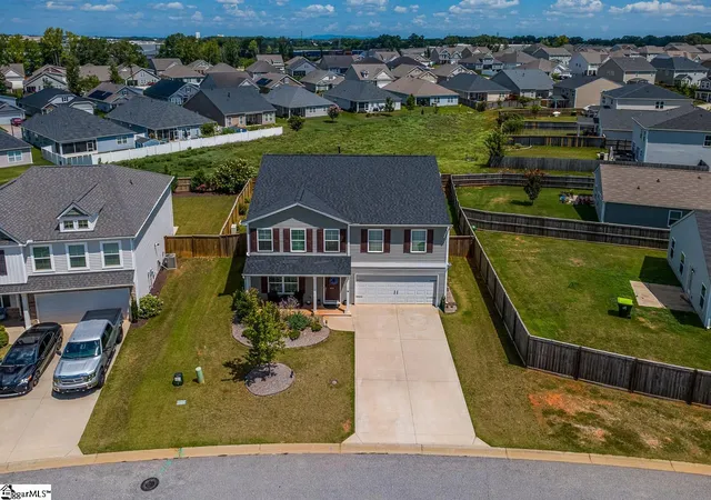 Photo 3 of Single family home for sale at 411 Whittier St, Greenville, SC 29605 | MLS# 1600733 | Listing updated on 2026-09-16