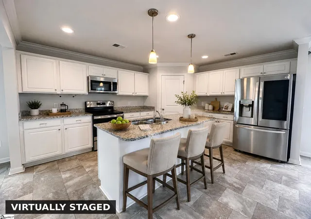 Photo 4 of Single family home for sale at 411 Whittier St, Greenville, SC 29605 | MLS# 1600733 | Listing updated on 2026-09-16