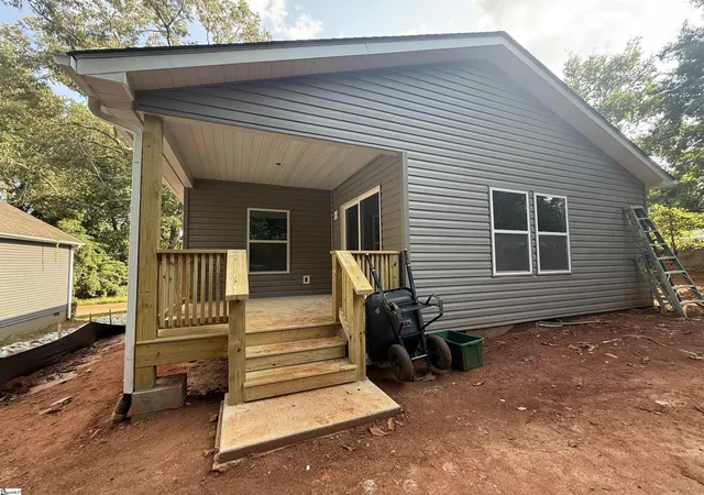Photo 2 of Single family home for sale at 26 Pacific Ave, Greenville, SC 29605 | MLS# 1601330 | Listing updated on 2026-09-15