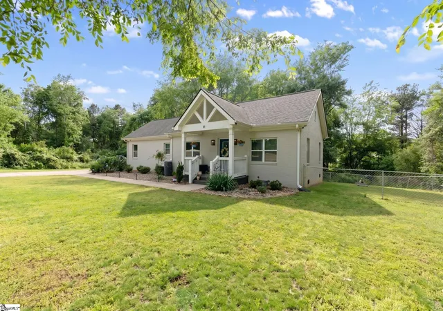 Photo 2 of Single family home for sale at 10 Walker Rd, Piedmont, SC 29673 | MLS# 1597777 | Listing updated on 2026-09-03