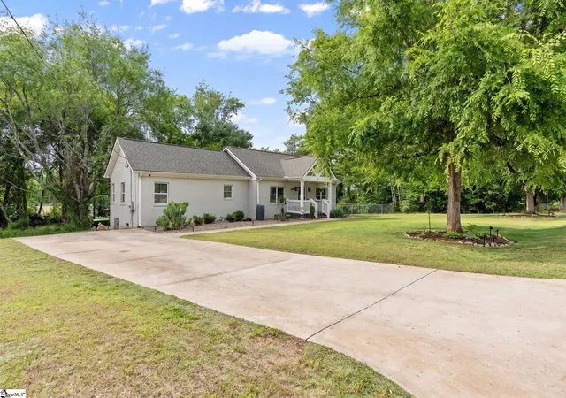 Photo 3 of Single family home for sale at 10 Walker Rd, Piedmont, SC 29673 | MLS# 1597777 | Listing updated on 2026-09-03