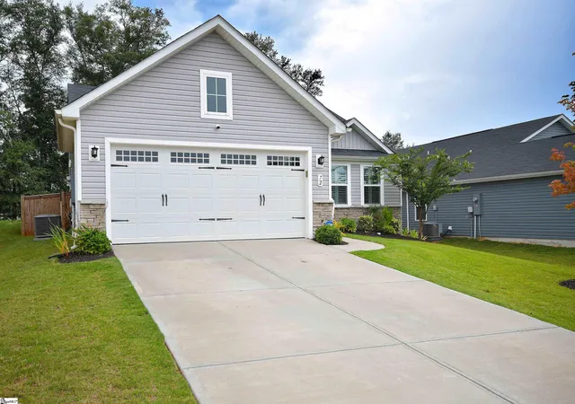 Photo 3 of Single family home for sale at 72 Timberwild Dr, Greenville, SC 29605 | MLS# 1601535 | Listing updated on 2026-09-10