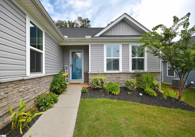Photo 4 of Single family home for sale at 72 Timberwild Dr, Greenville, SC 29605 | MLS# 1601535 | Listing updated on 2026-09-10
