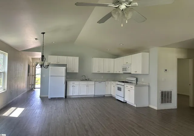 Photo 3 of Single family home for sale at 204 Dillon Dr, Clinton, SC 29325 | MLS# 1594913 | Listing updated on 2026-07-20