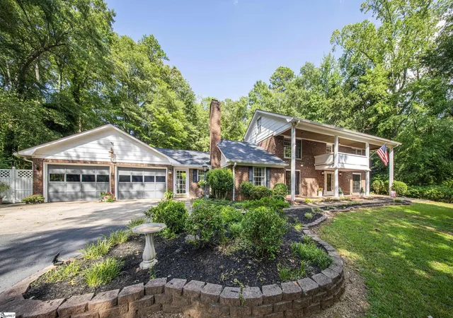 Photo 1 of Single family home for sale at 225 Walnut Hill Ln, Spartanburg, SC 29302 | MLS# 1600907 | Listing updated on 2026-08-17