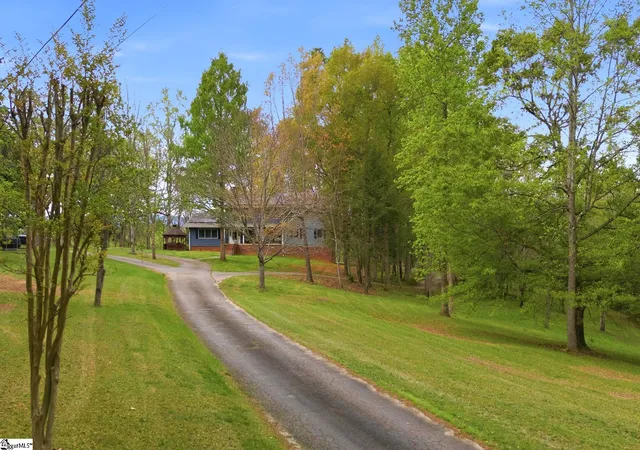 Photo 3 of Single family home for sale at 646 Flat Shoals Rd, Walhalla, SC 29691 | MLS# 1587891 | Listing updated on 2026-09-02