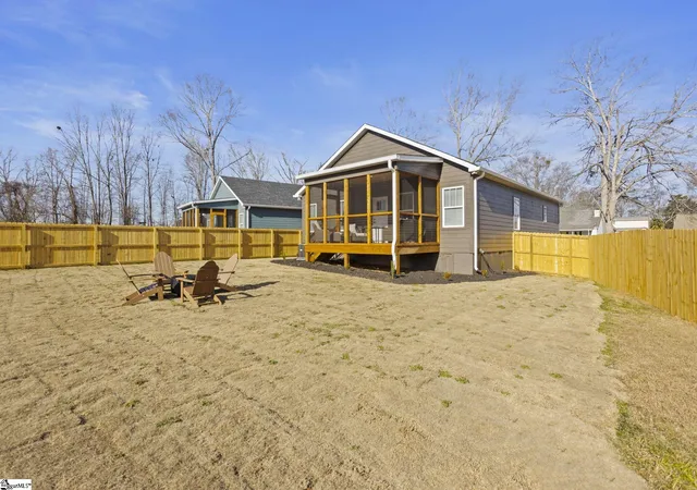 Photo 3 of Sale Pending at 11 Shubuta Ct, Greenville, SC 29617 | MLS# 1598281 | Listing updated on 2026-08-22