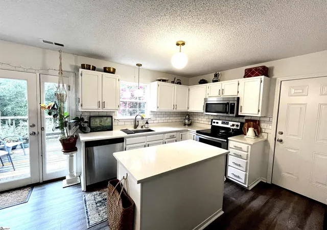 Photo 4 of Single family home for sale at 107 Riverside Chase Cir, Greer, SC 29650 | MLS# 1597118 | Listing updated on 2026-09-04