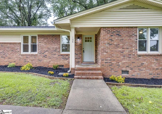 Photo 1 of Single family home for sale at 106 Roebuck Dr, Simpsonville, SC 29681 | MLS# 1597872 | Listing updated on 2026-10-08