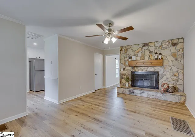Photo 4 of Single family home for sale at 106 Roebuck Dr, Simpsonville, SC 29681 | MLS# 1597872 | Listing updated on 2026-10-08