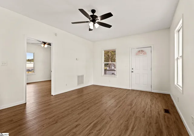 Photo 3 of Single family home for sale at 101 Gordon St, Clinton, SC 29325 | MLS# 1600263 | Listing updated on 2026-09-04