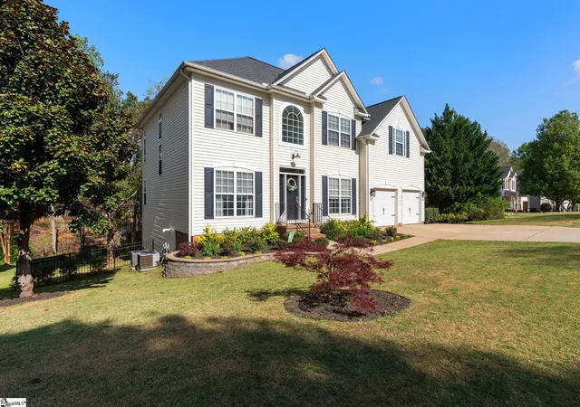 Photo 2 of Single family home for sale at 343 Woodsberry Shoals Dr, Duncan, SC 29334 | MLS# 1599074 | Listing updated on 2026-08-07