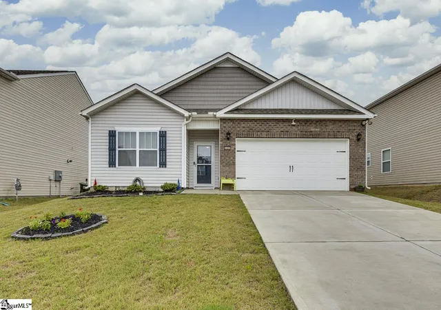 Homes for sale in Fountain Inn, SC | 305 Bonifay Dr, Fountain Inn, SC 29644 | MLS# 1592709