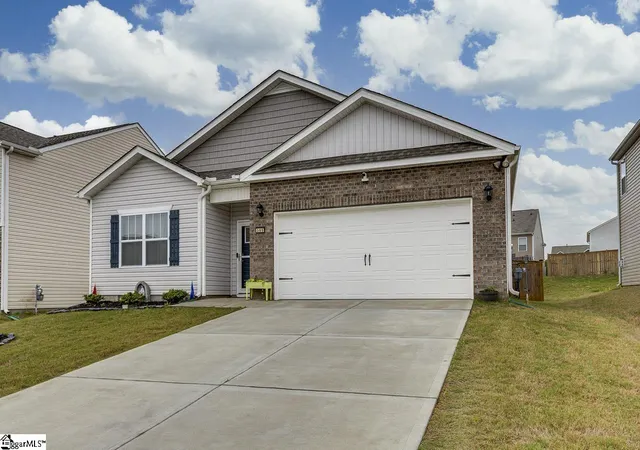 Homes for sale in Fountain Inn, SC | 305 Bonifay Dr, Fountain Inn, SC 29644 | MLS# 1592709