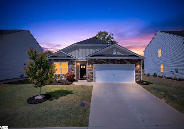 Photo 3 of Single family home for sale at 315 Tolbert Dr, Greenwood, SC 29649 | MLS# 1587716 | Listing updated on 2026-08-04