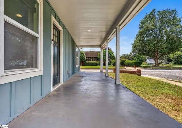 Photo 3 of Single family home for sale at 16 Welch St, Greenville, SC 29605 | MLS# 1600882 | Listing updated on 2026-09-14
