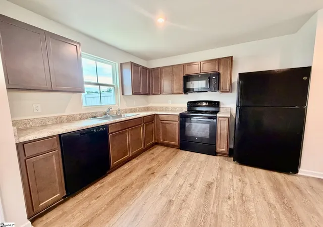 5th image of 818 Cranbrook Dr, Woodruff, SC 29388 | MLS# 1593515