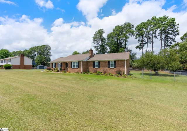 Photo 3 of Sale Pending at 10 Terrell St, Spartanburg, SC 29301 | MLS# 1598677 | Listing updated on 2026-08-22